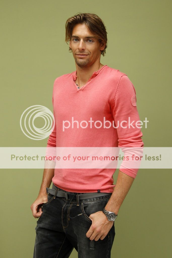 a news conference in Paris2012.5.3